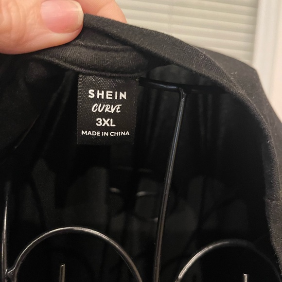 SHEIN Curve Black Top - Picture 5 of 5